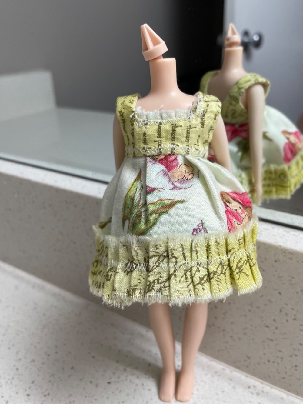 Blythe Tilt neck Licca body w/dress - Picture 2 of 3